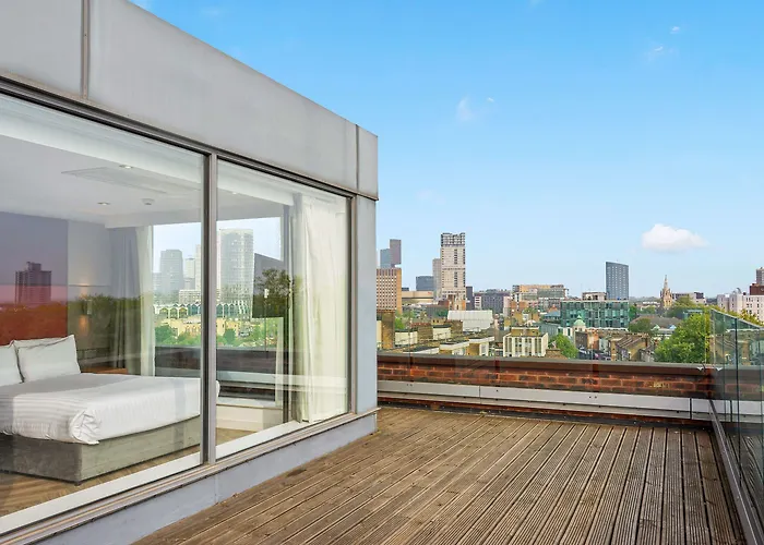 Roomzzz London Stratford